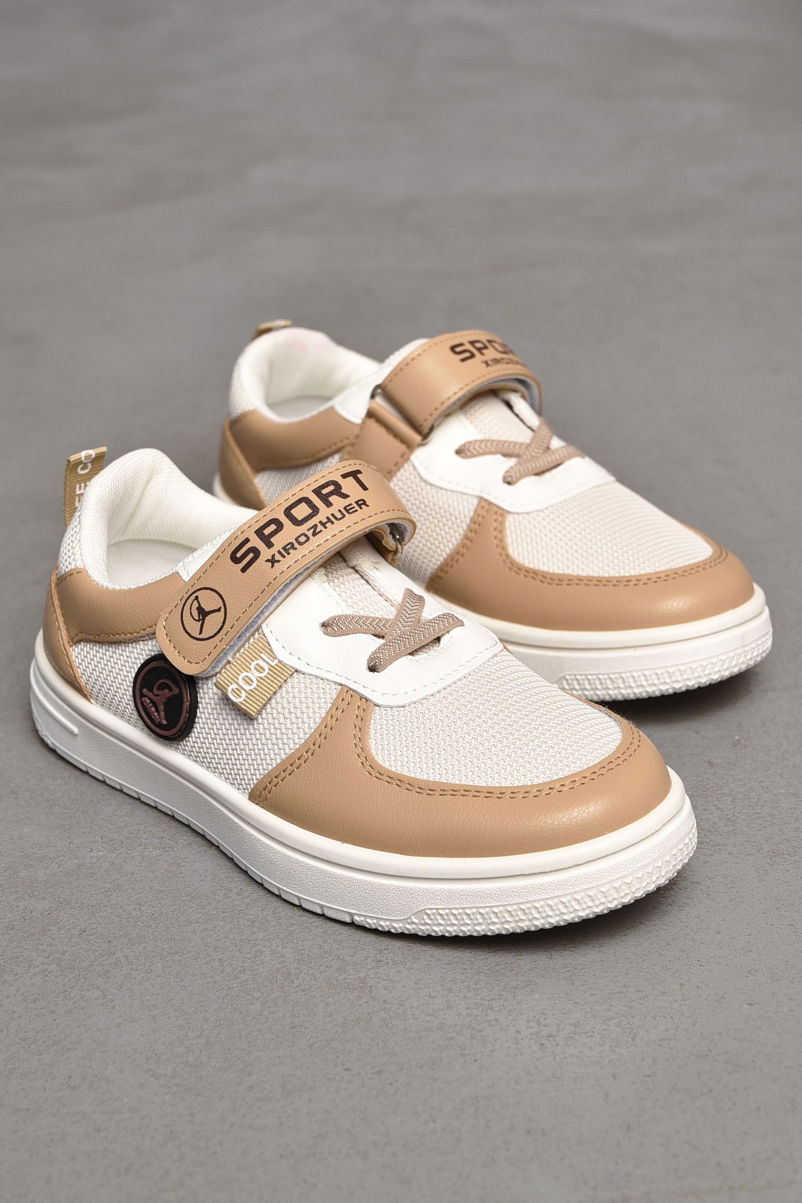 Фото товару Кросівки дитячі бежевого кольору №2