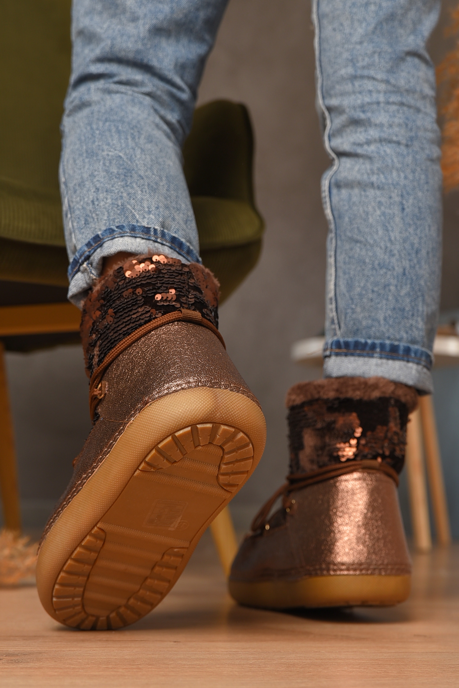 Фото товару Уггі жіночі на хутрі коричневого кольору №1