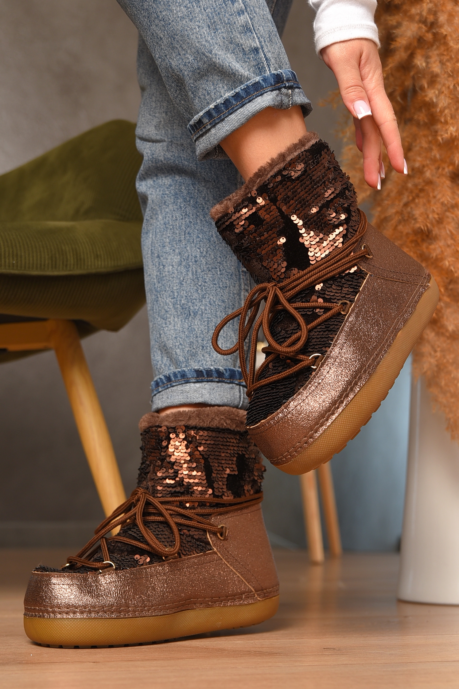 Фото товару Уггі жіночі на хутрі коричневого кольору №2