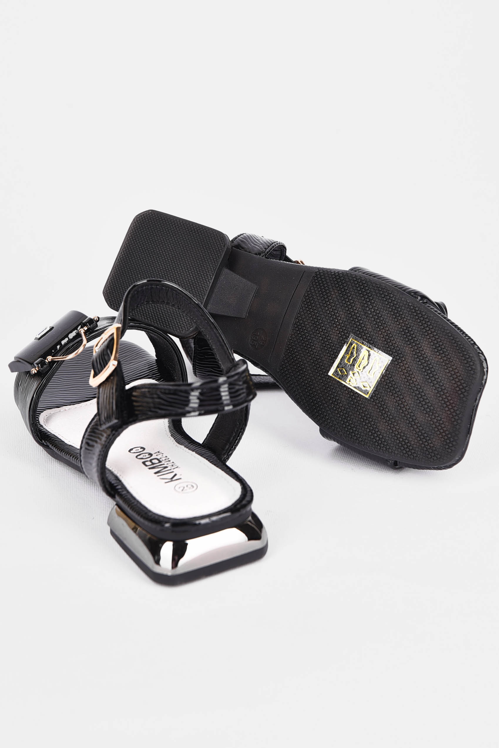 Фото товару Босоніжки дитячі для дівчинки чорного кольору №3