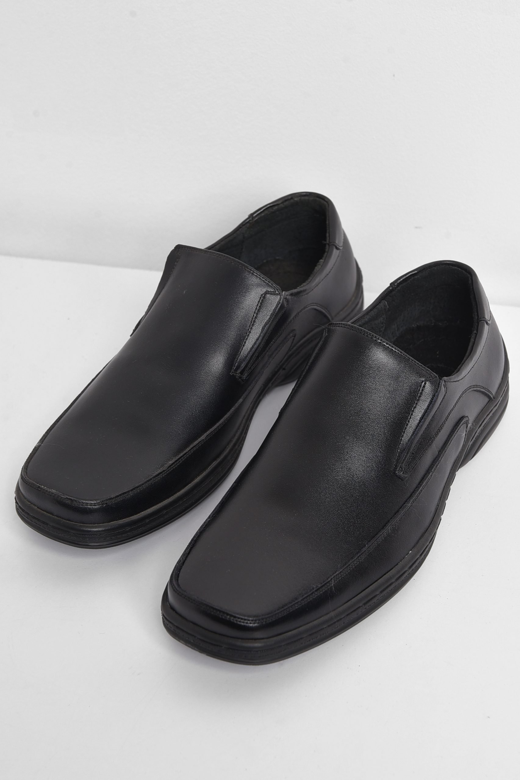 Фото товару Туфлі підліток для хлопчика чорного кольору №1