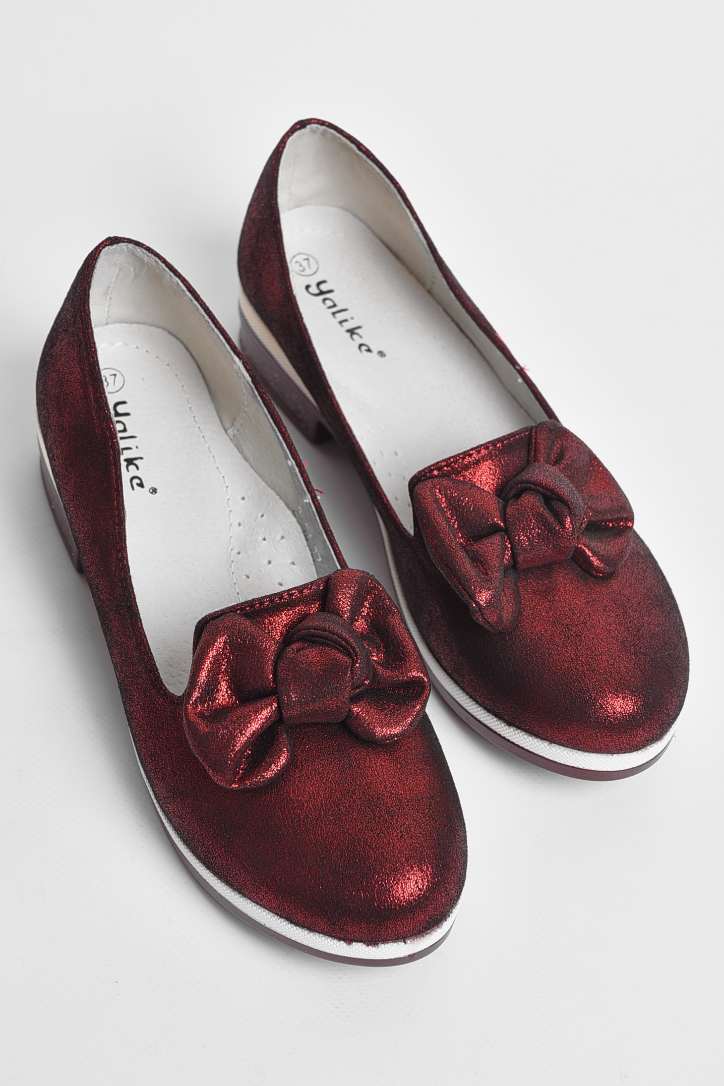 Фото товару Туфлі дитячі для дівчинки бордового кольору №3