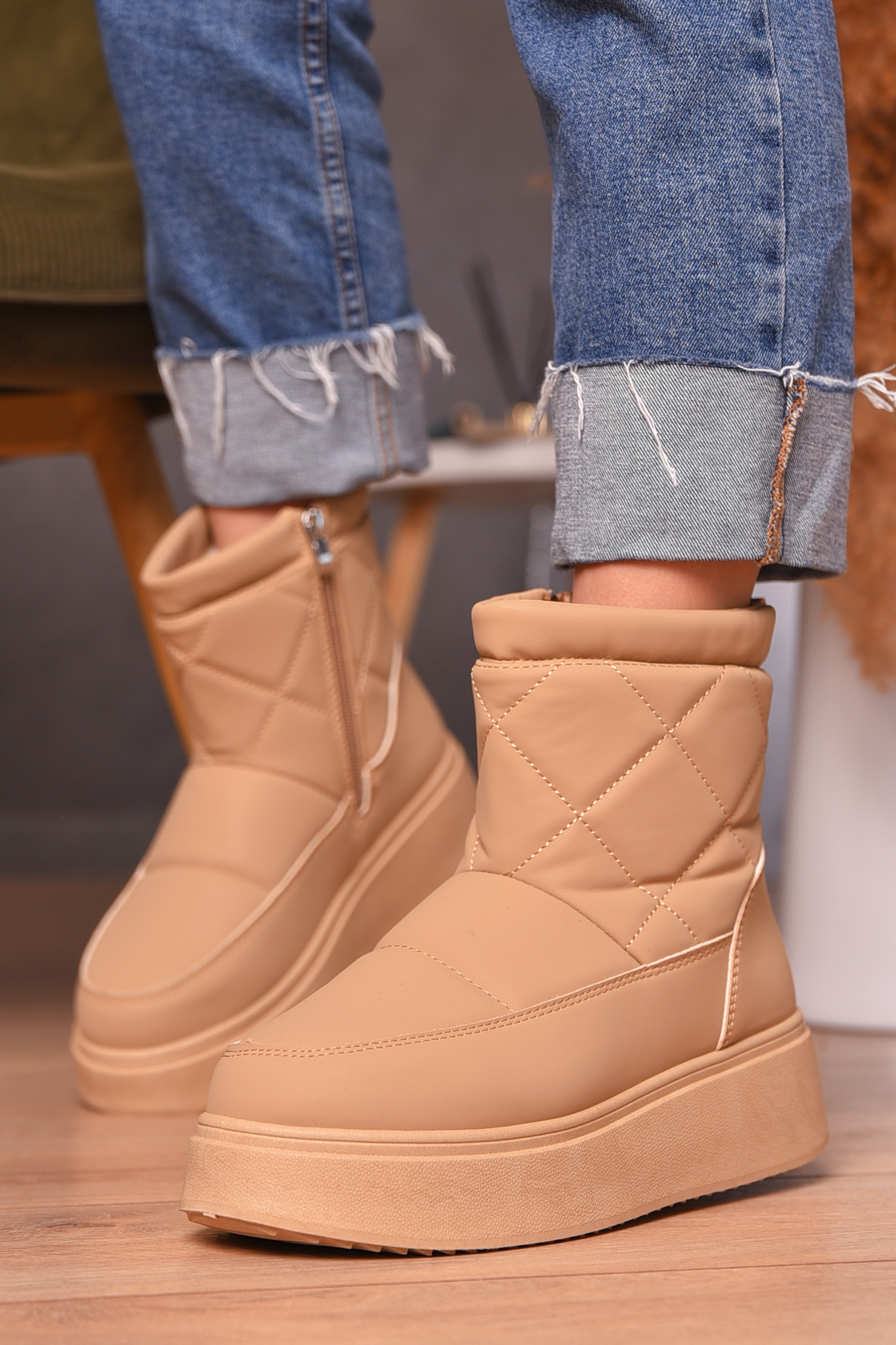 Фото товару Уггі жіночі на хутрі бежевого кольору №2