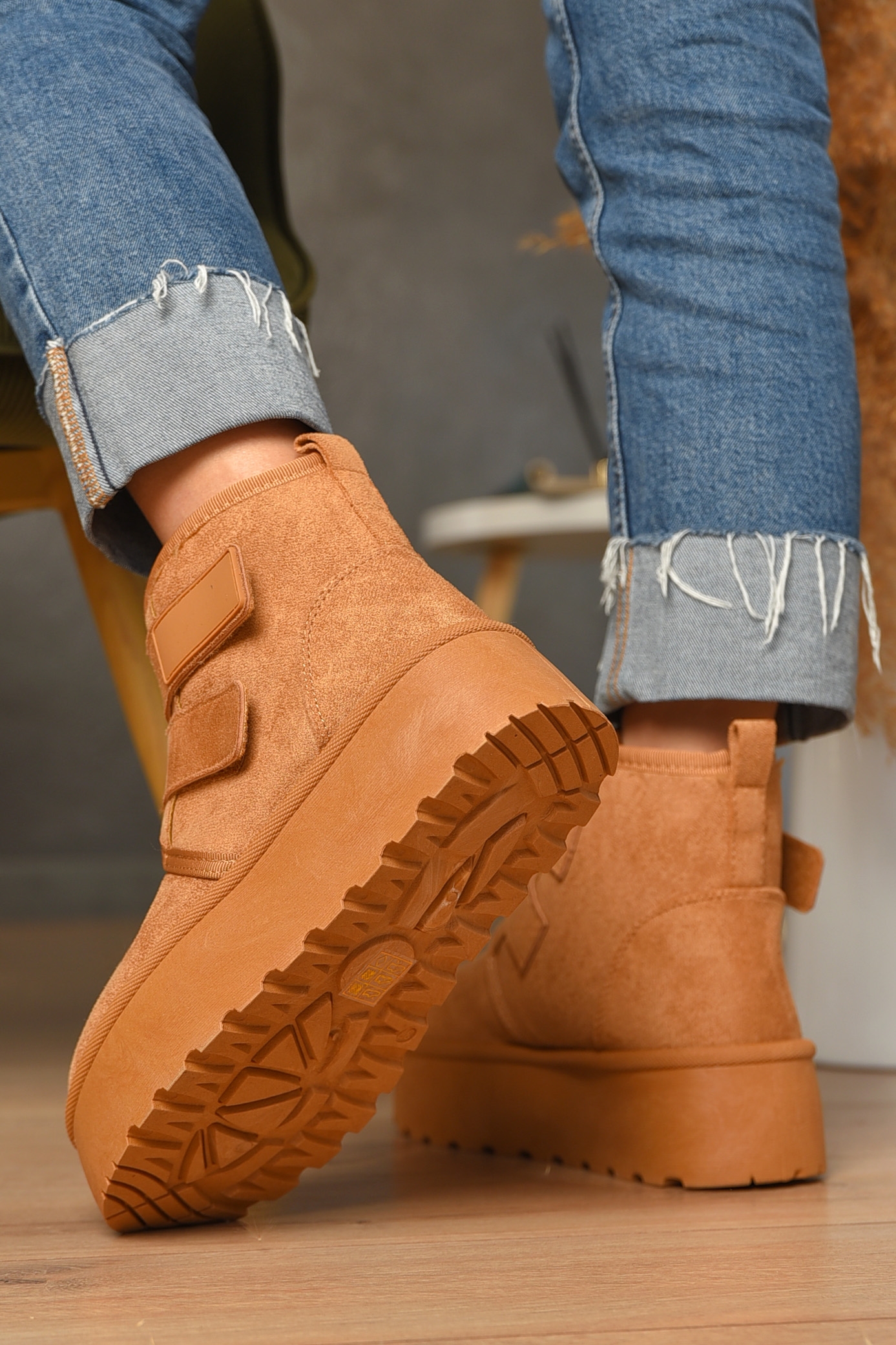 Фото товару Уггі жіночі на хутрі пісочного кольору №1