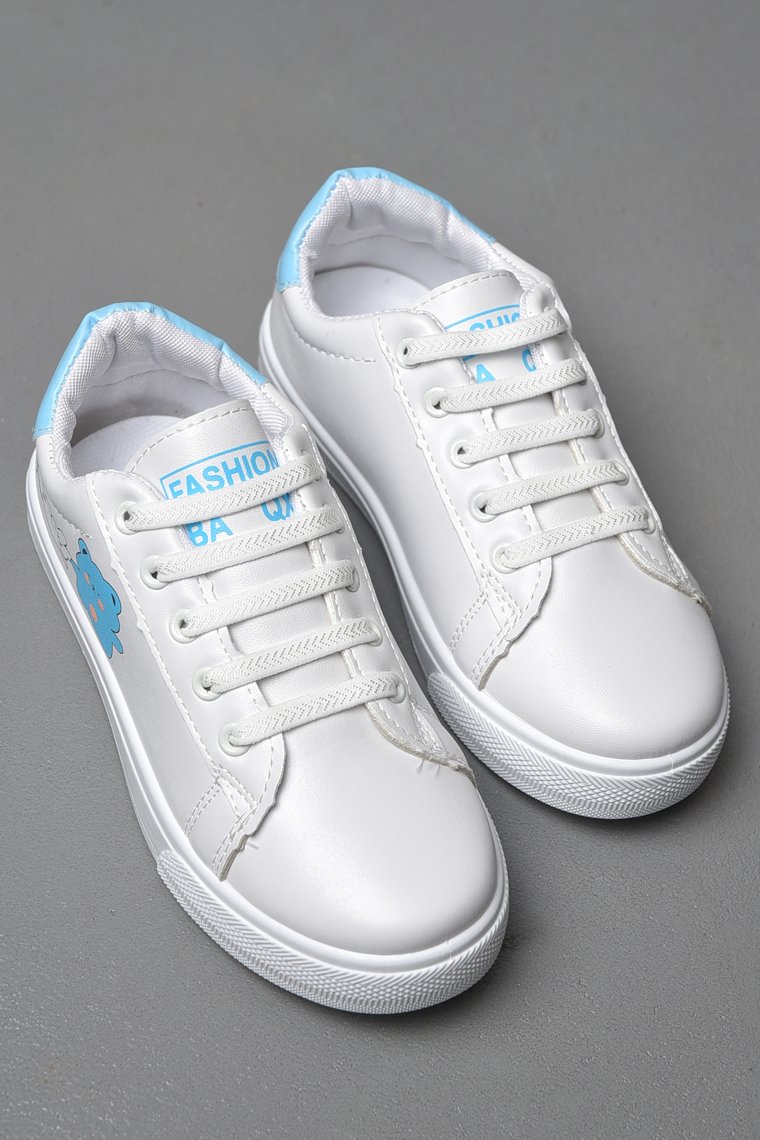 Фото товару Кросівки дитячі білого кольору на шнурівці №2