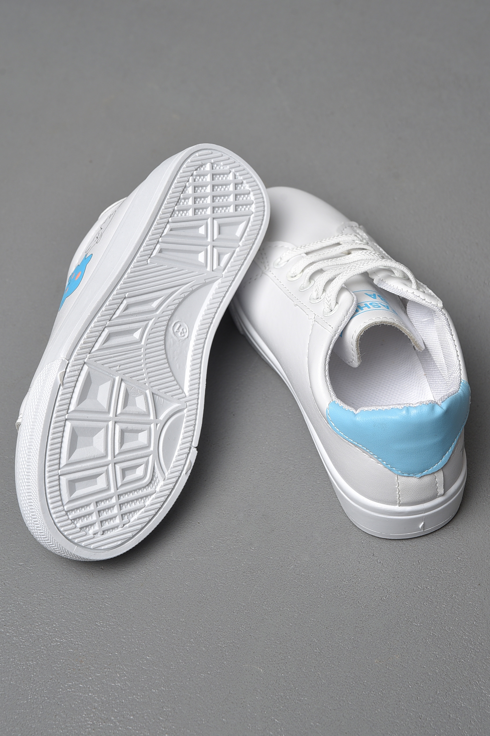 Фото товару Кросівки дитячі білого кольору на шнурівці №3