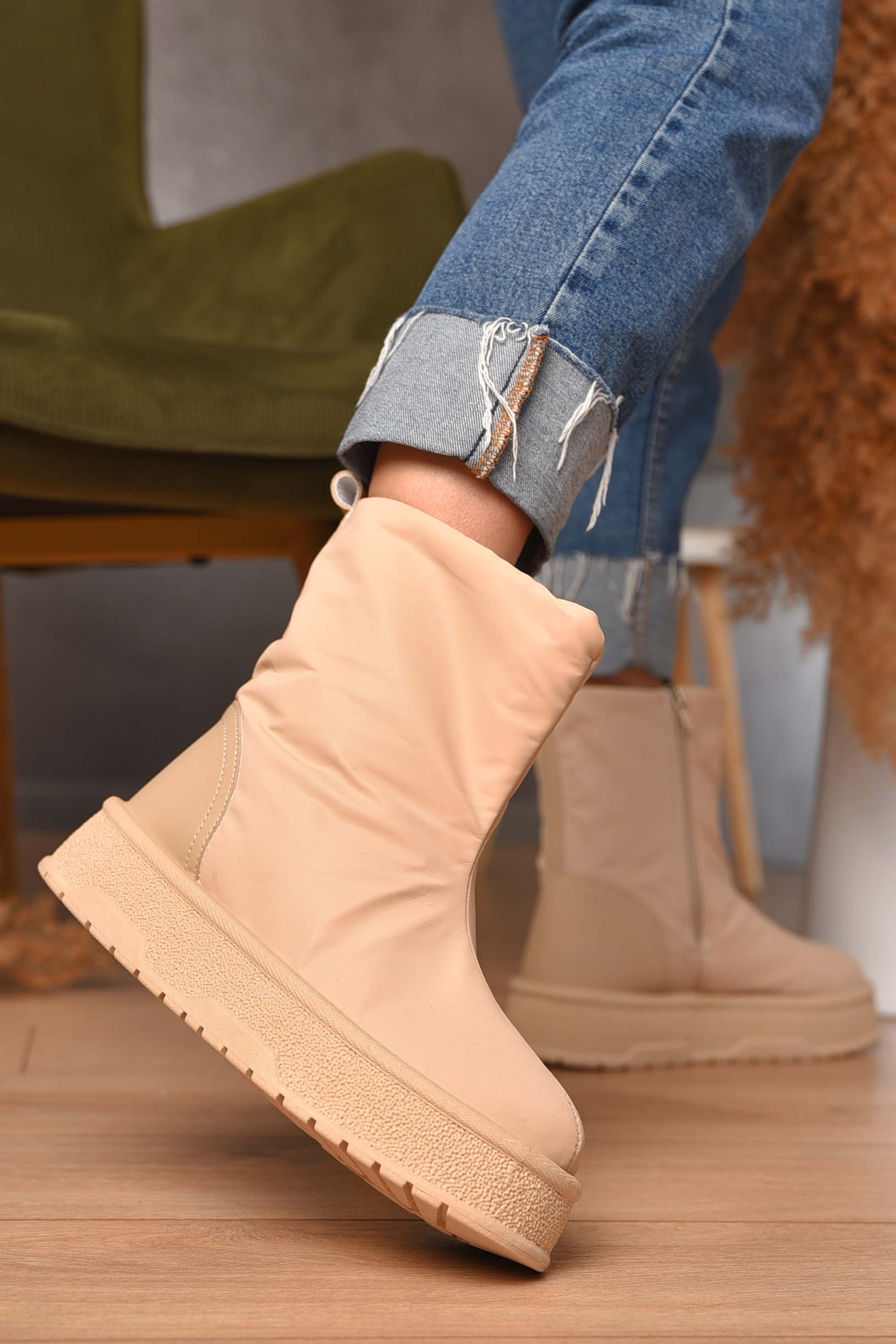 Фото товару Уггі жіночі на хутрі бежевого кольору №3