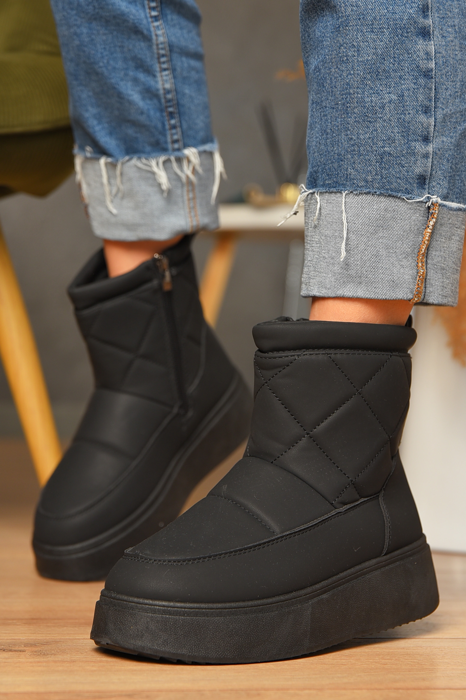 Фото товару Уггі жіночі на хутрі бежевого кольору №2