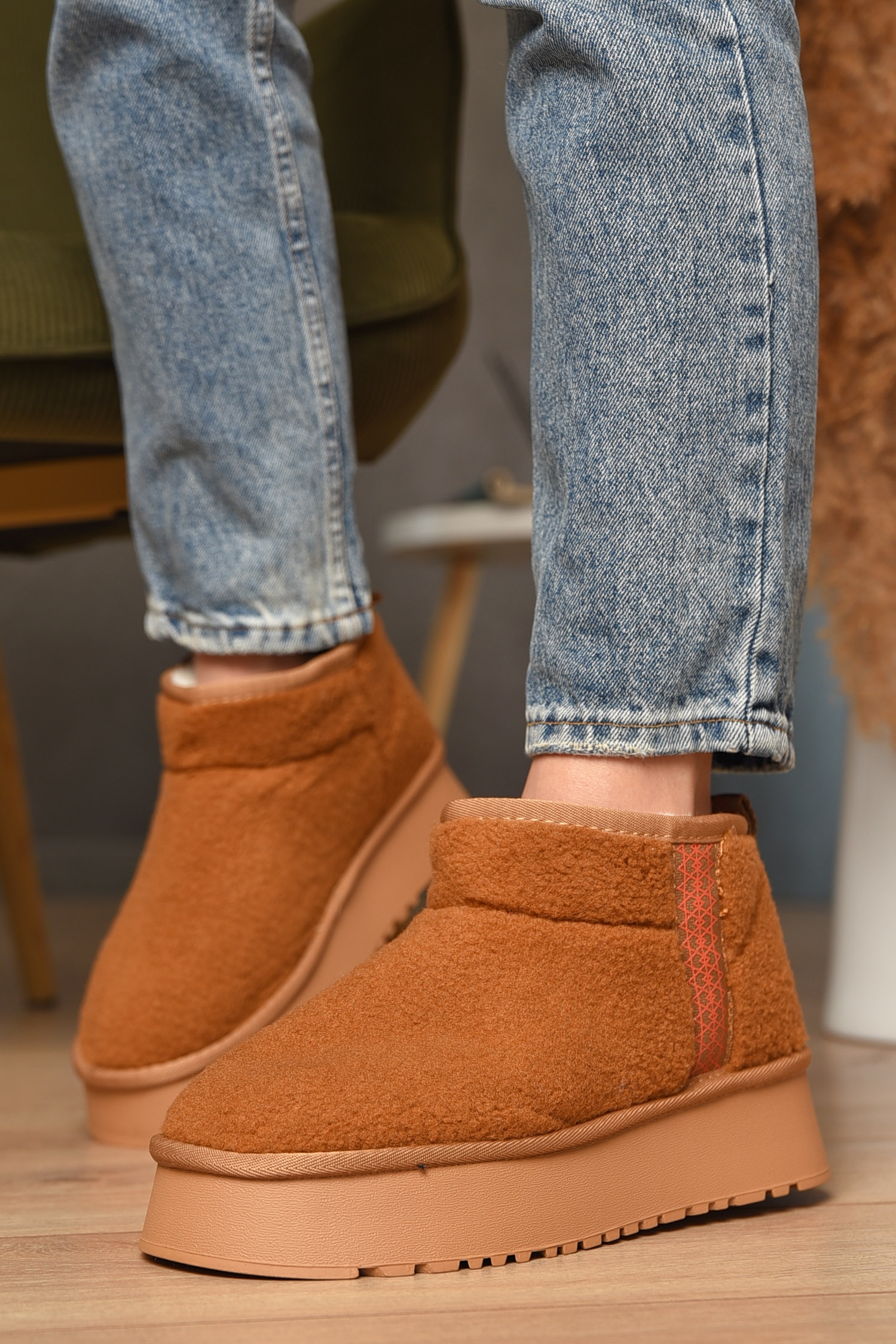 Фото товару Уггі жіночі на хутрі пісочного кольору №1