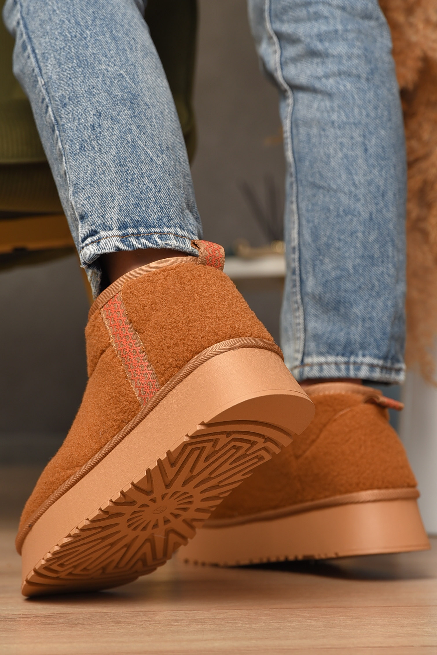 Фото товару Уггі жіночі на хутрі пісочного кольору №2