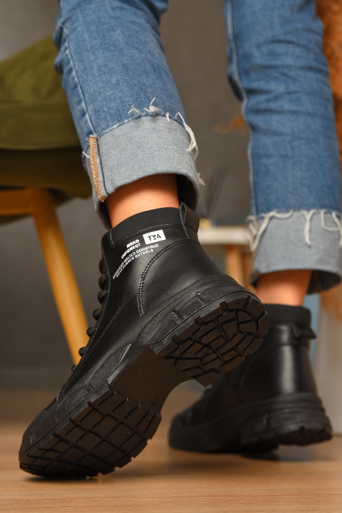 Фото товару Черевики жіночі єврозима чорного кольору №1