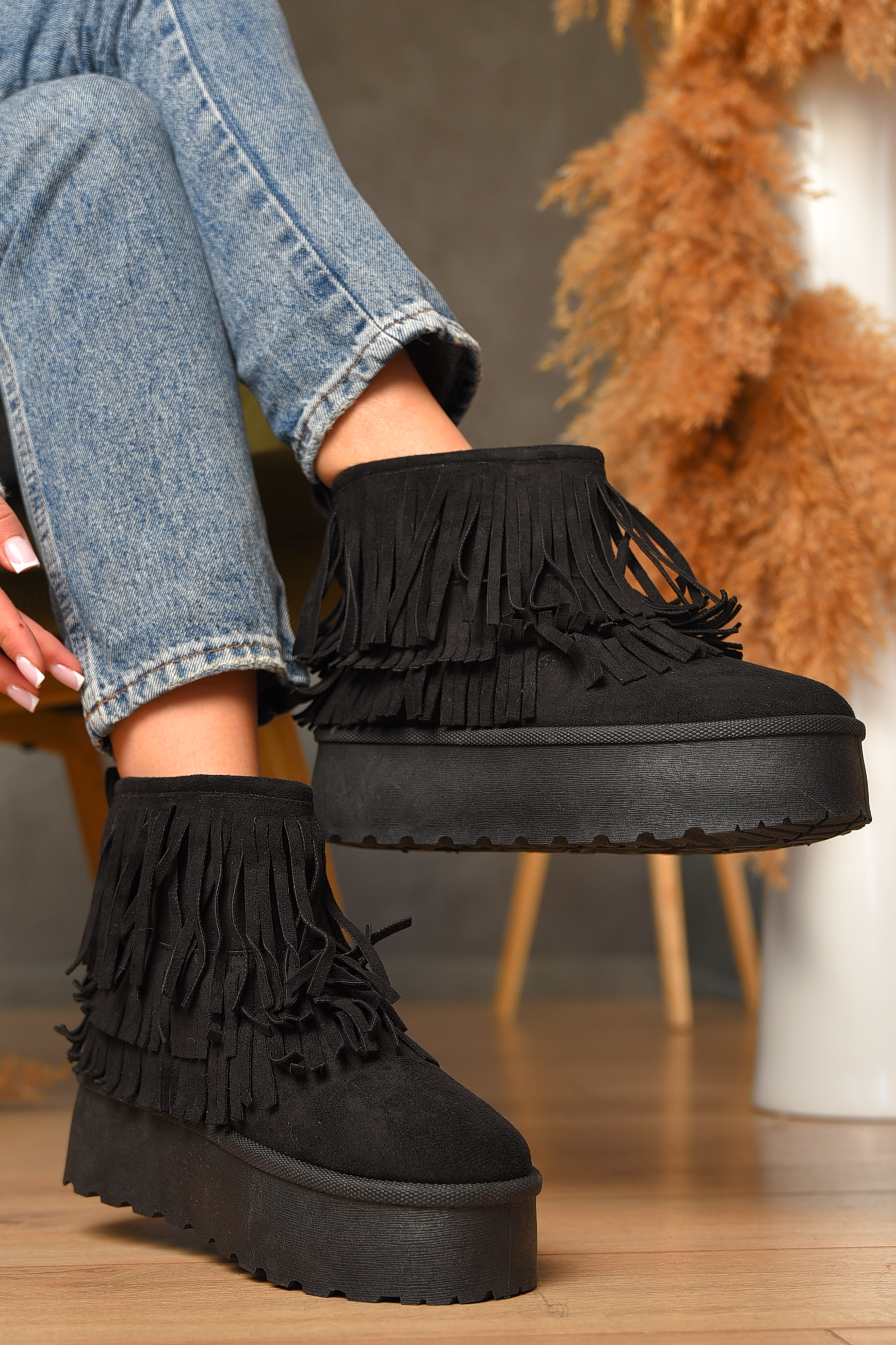 Фото товару Уггі жіночі на хутрі чорного кольору №1