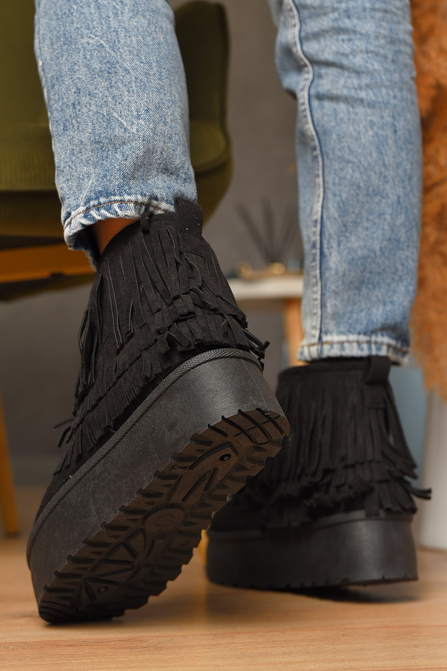 Фото товару Уггі жіночі на хутрі чорного кольору №2