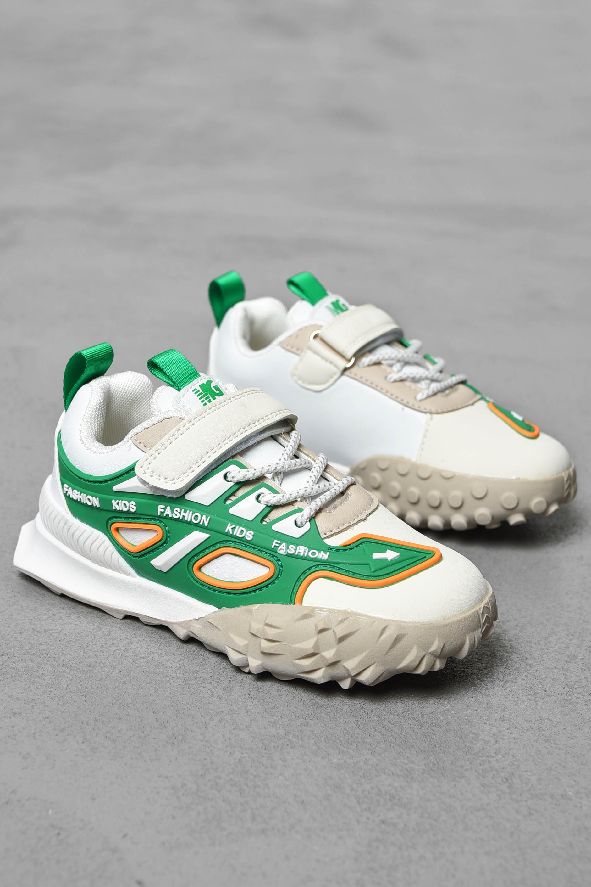 Фото товару Кросівки дитячі біло-зеленого кольору на ліпучці №1