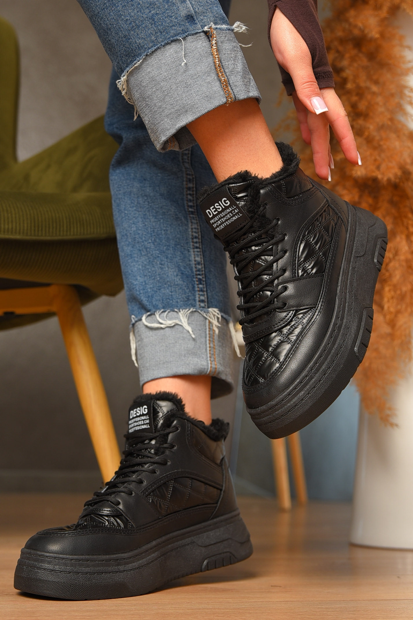 Фото товару Черевики жіночі зимові чорного кольору №3