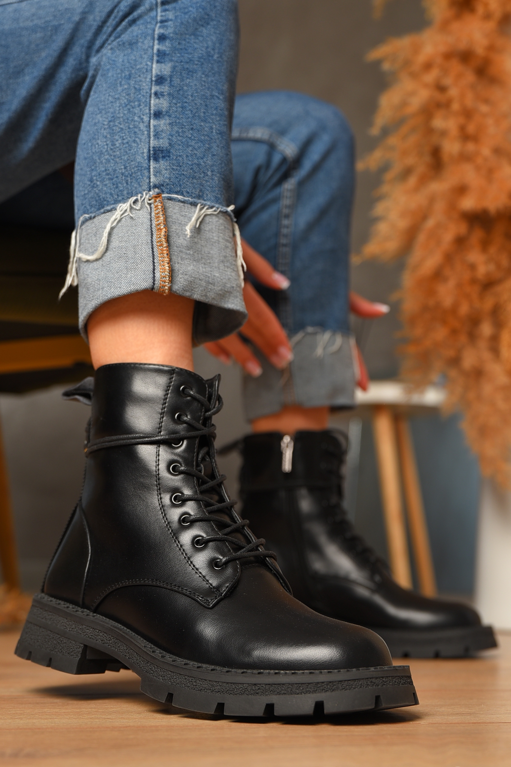 Фото товару Черевики жіночі демісезонні чорного кольору на флісі №3