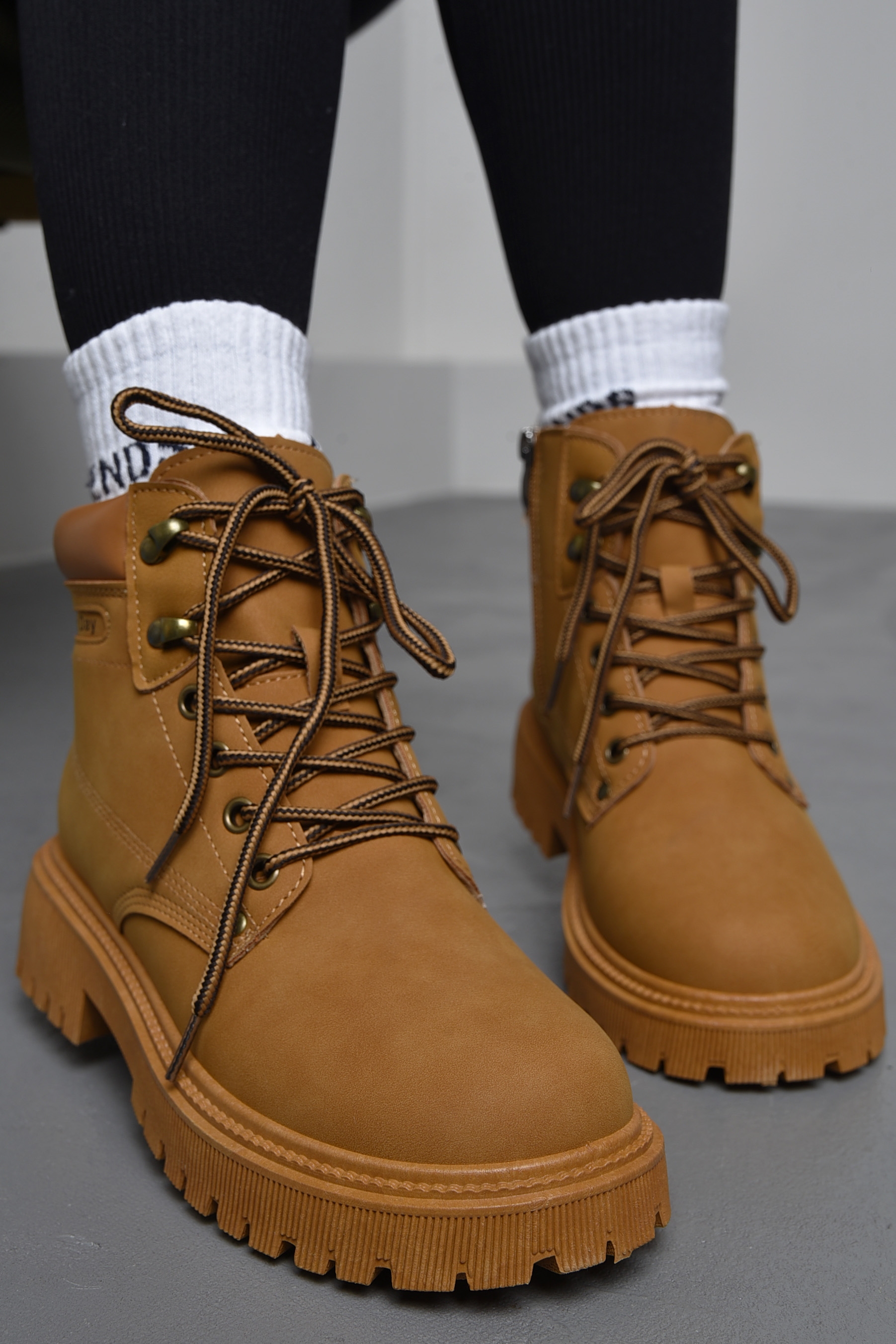 Фото товару Черевики жіночі демісезонні світло-коричневого кольору №1