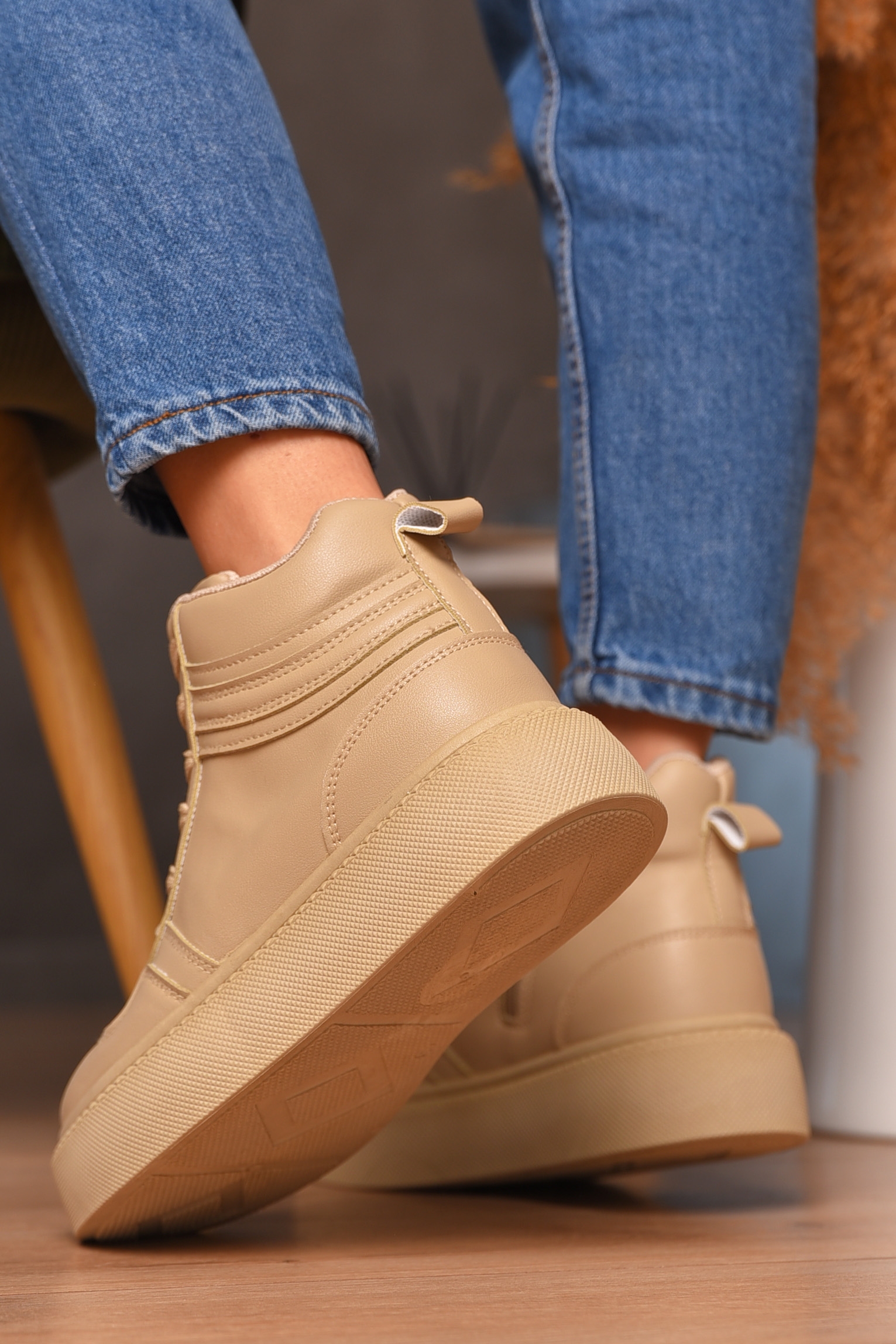 Фото товару Черевики жіночі демісезонні бежевого кольору №2