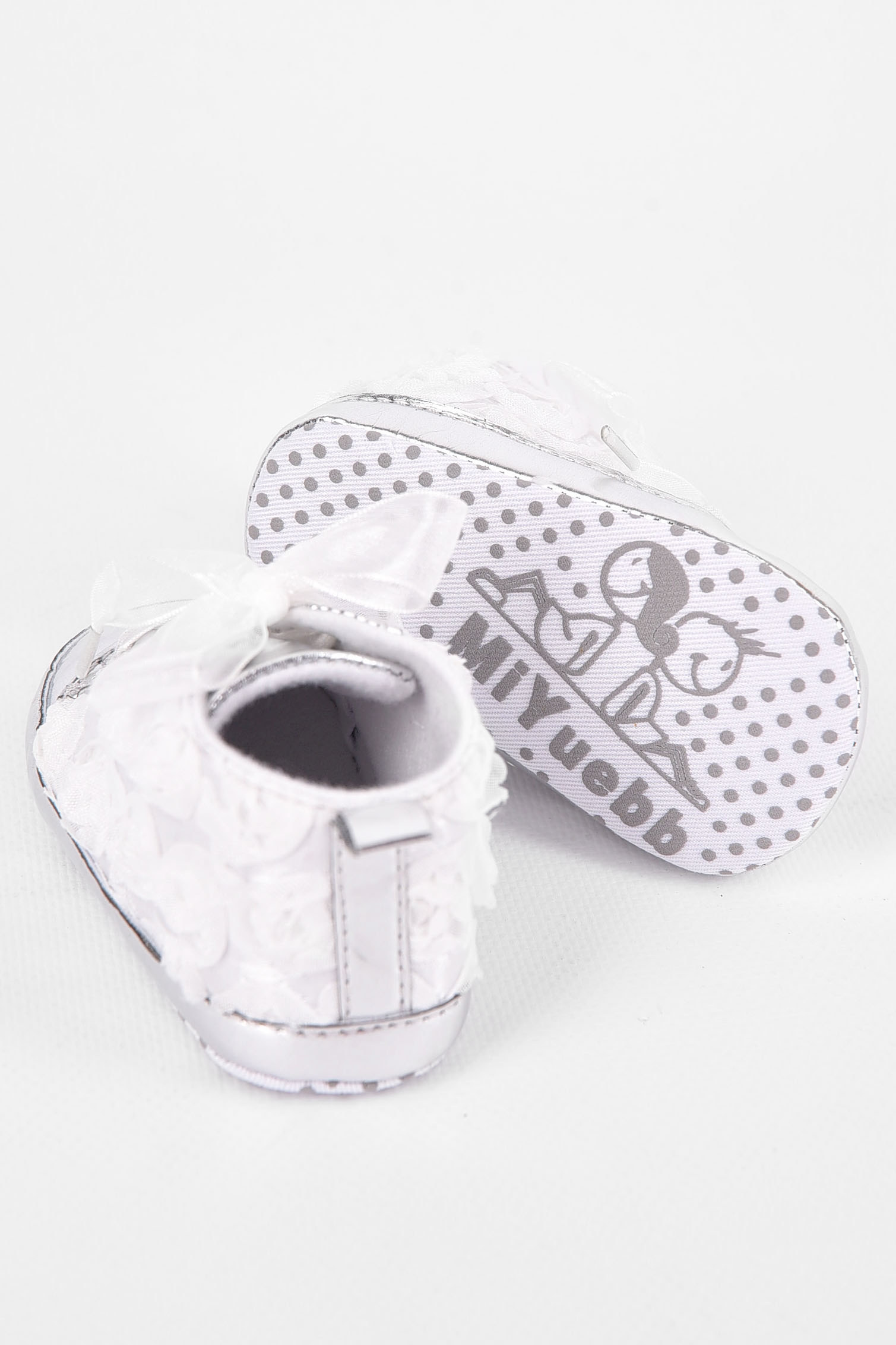 Фото товару Пінетки дитячі для дівчинки срібного кольору №3