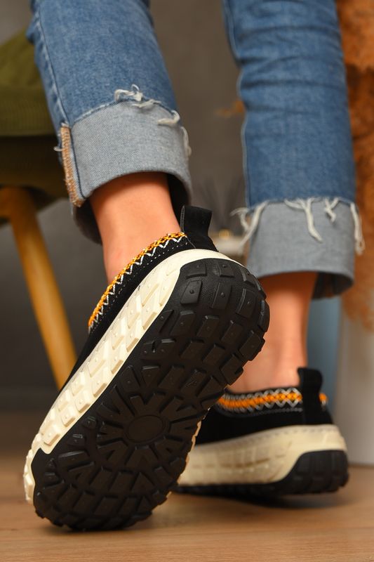 Фото товару Уггі жіночі на хутрі чорного кольору