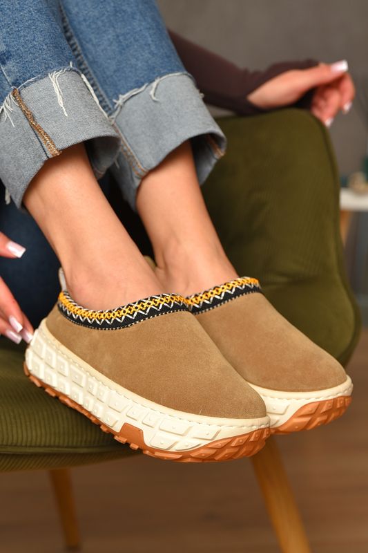 Фото товару Уггі жіночі на хутрі бежего кольору №3 thumbnail