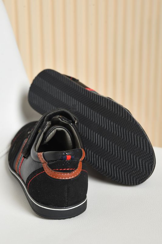 Фото товару Туфлі дитячі для хлопчика чорного кольору на ліпучці