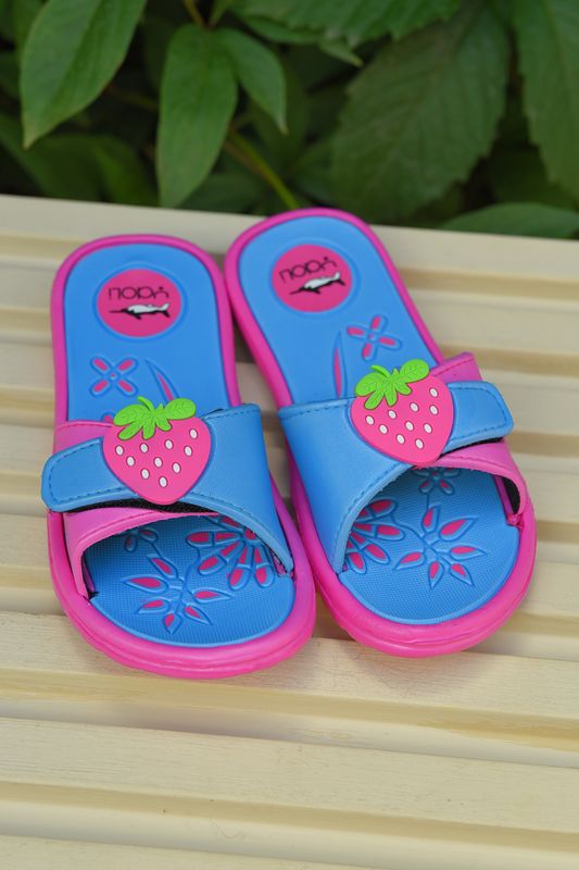 Фото товару Шльопанці дитячі для дівчинки рожевого кольоу з полуницею №2 thumbnail