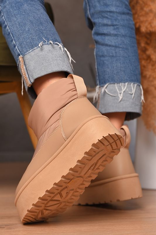 Фото товару Уггі жіночі на хутрі бежевого кольору №2 thumbnail