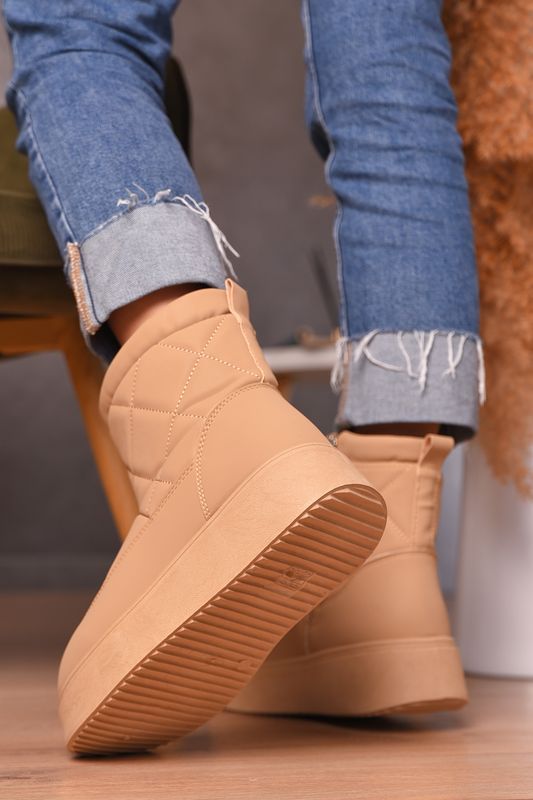 Фото товару Уггі жіночі на хутрі бежевого кольору