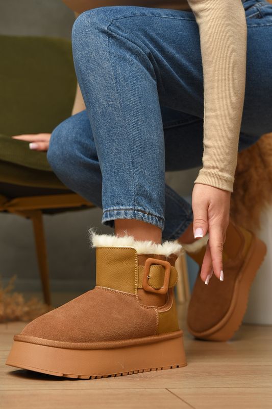 Фото товару Уггі жіночі на хутрі пісочного кольору