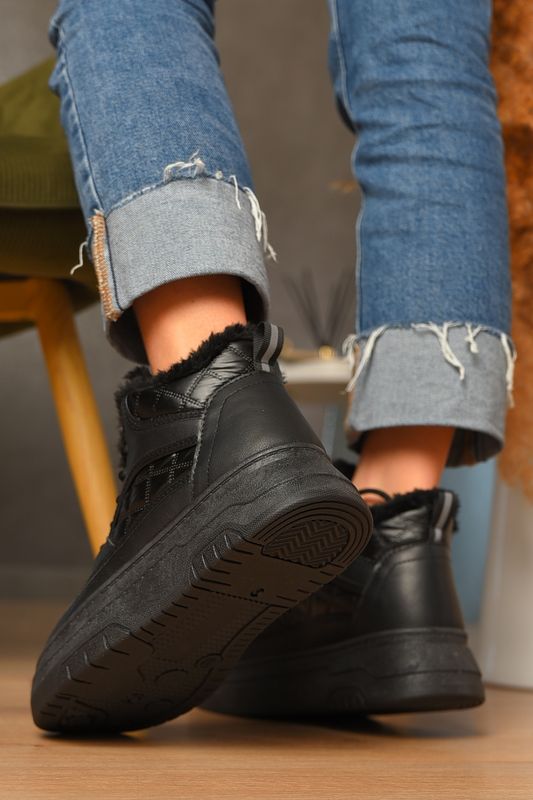 Фото товару Черевики жіночі зимові чорного кольору №2 thumbnail