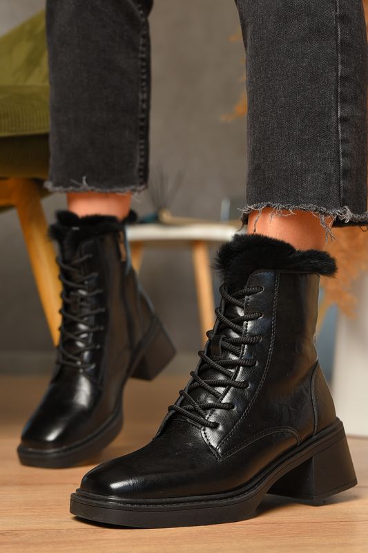 Фото товару Черевики жіночі зимові на хутрі чорного кольору