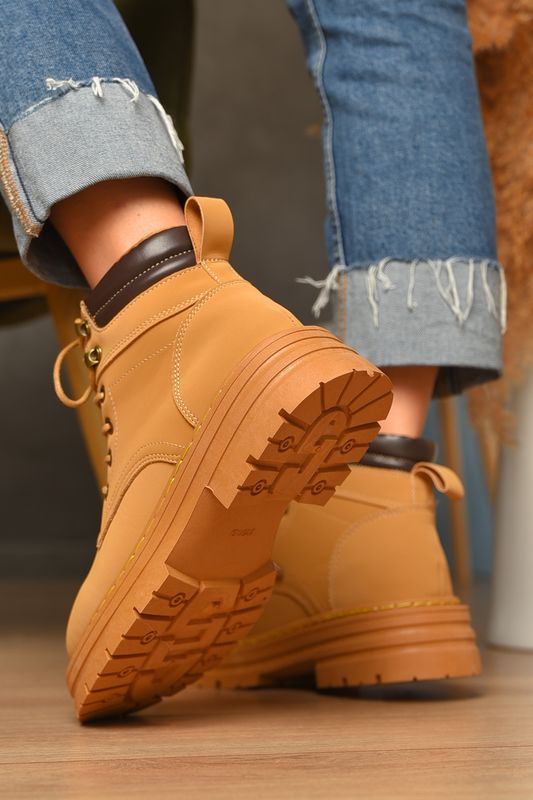 Фото товару Черевики жіночі демісезонні пісочного кольору