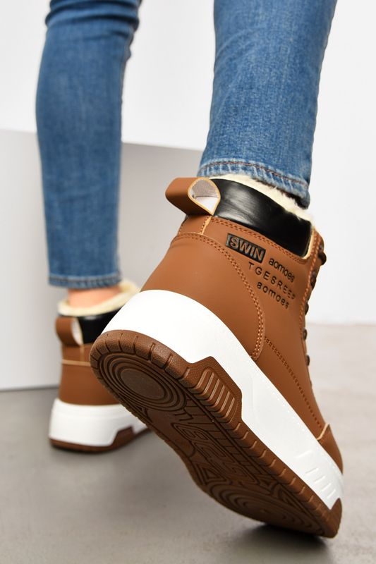 Фото товару Черевики жіночі зимові на хурті коричневого кольору