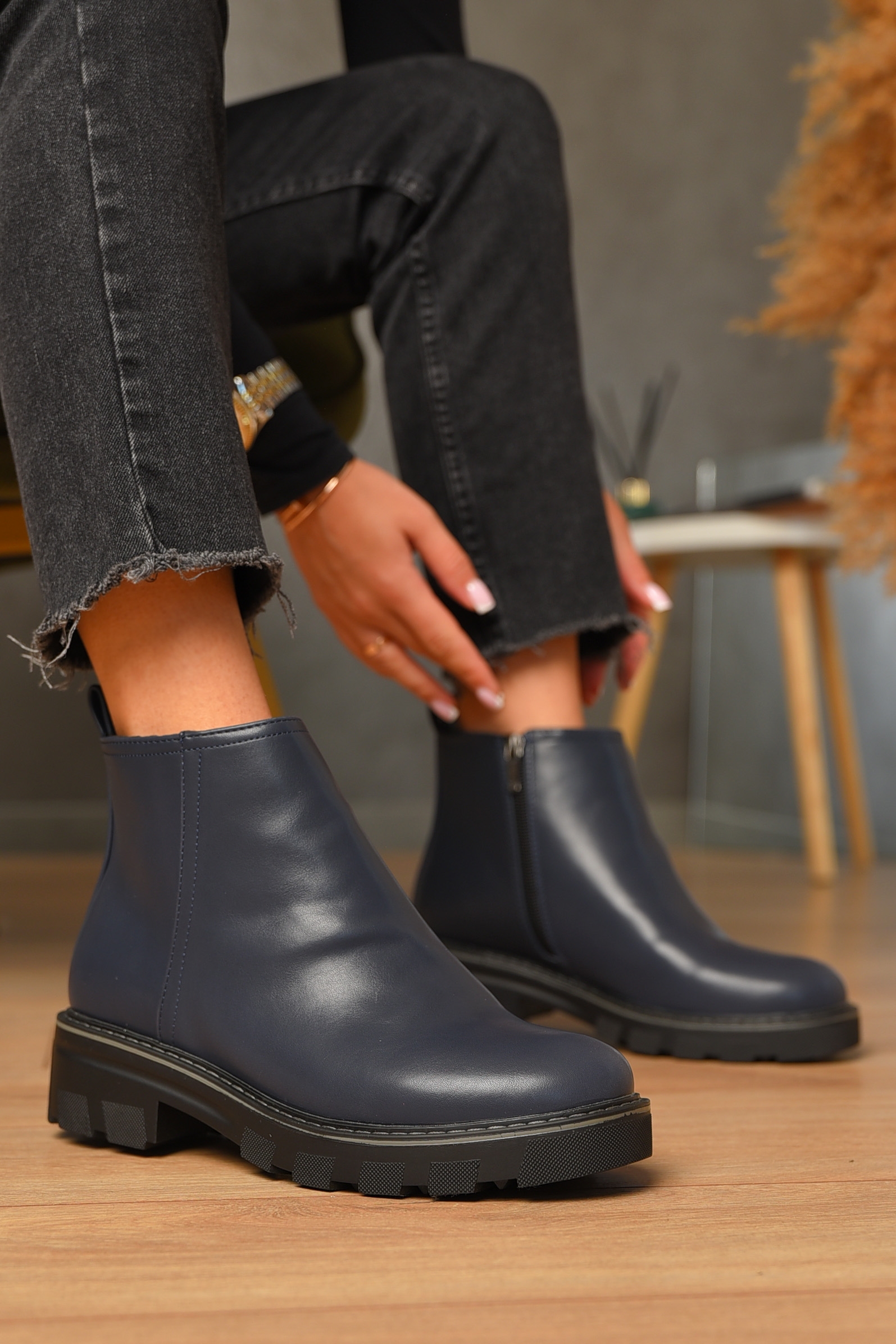 Фото товару Черевики жіночі демісезонні темно-синього кольору №2