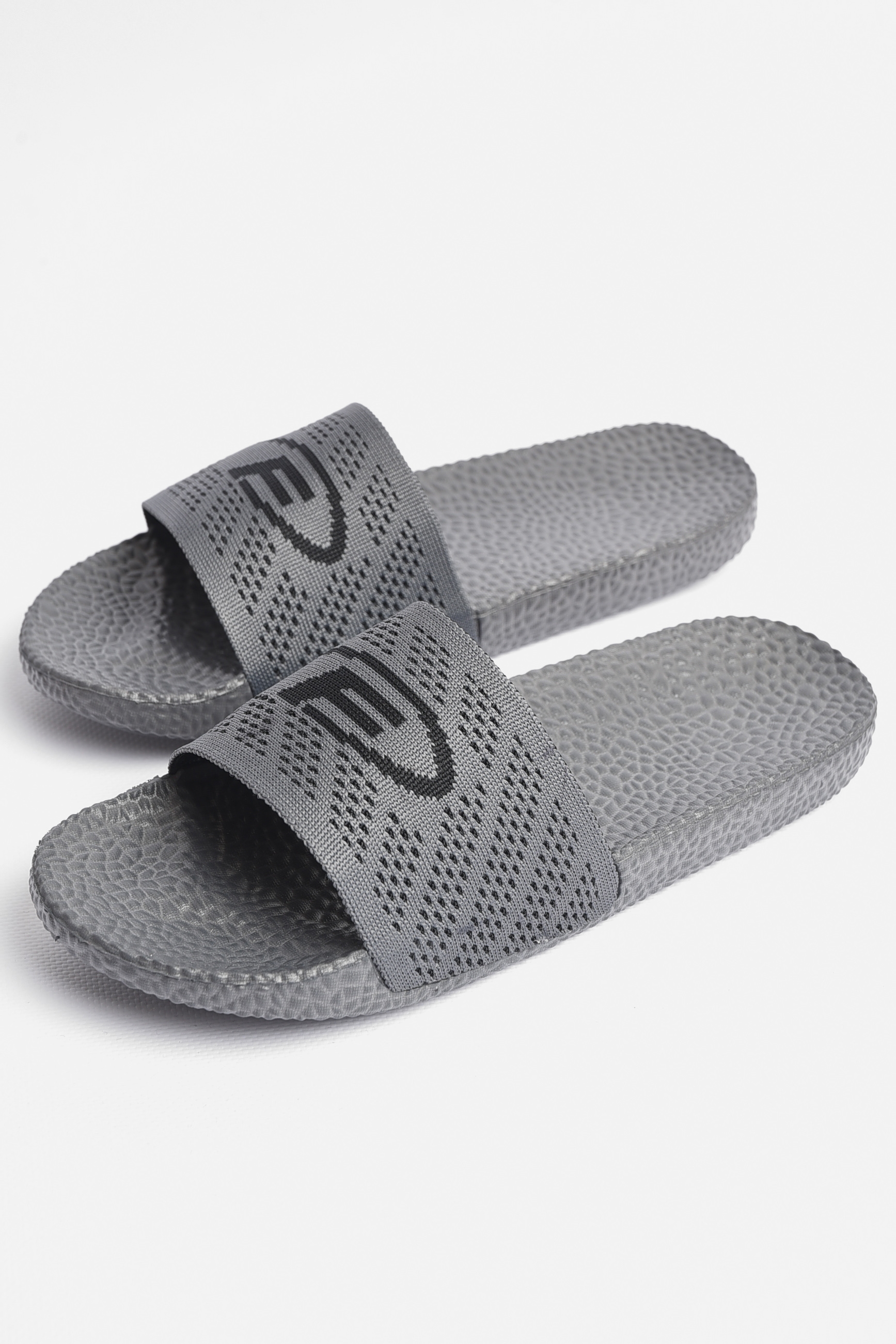 Фото товару Шльопанці підліткові для хлопчика сірого кольору №2